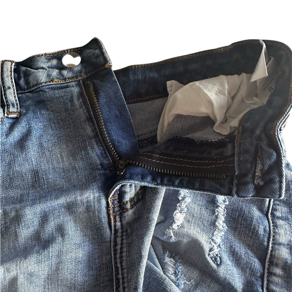 FASHION NOVA WOMAS DISTRESSED DENIM SHORTS SZ MEDIUM 28 - Picture 10 of 15